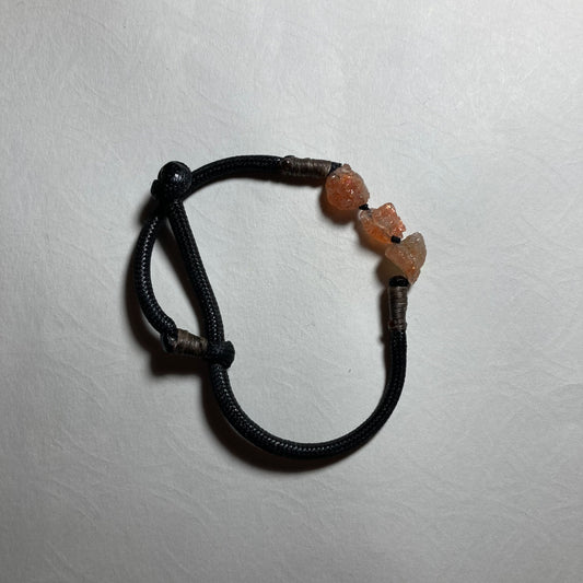 Bracelet en cuir (pierre de soleil).