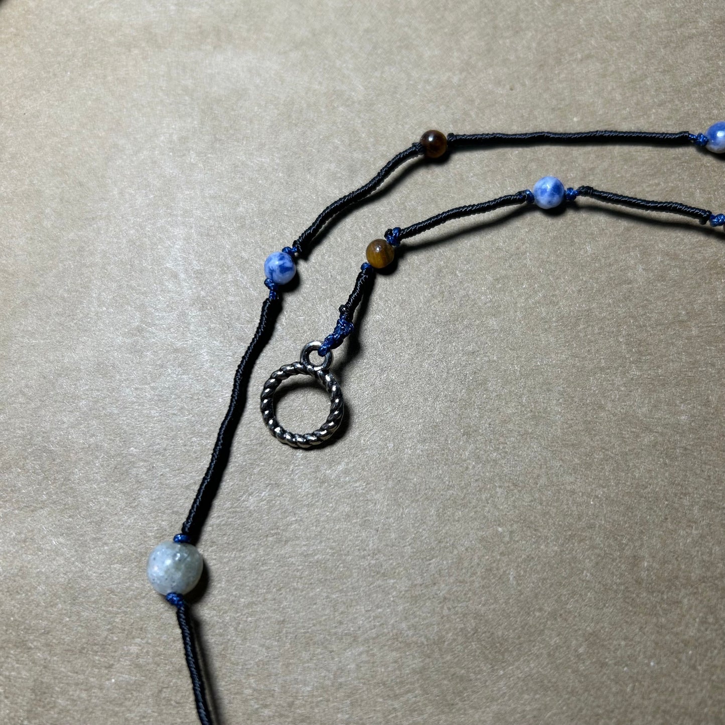 Collier en Pierres Naturelles (Pièce Unique).