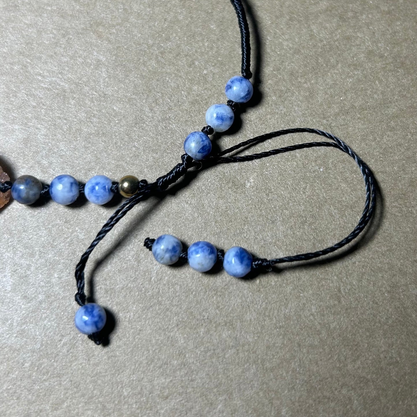 Bracelet Sodalite/Pierre de soleil (pièce unique).